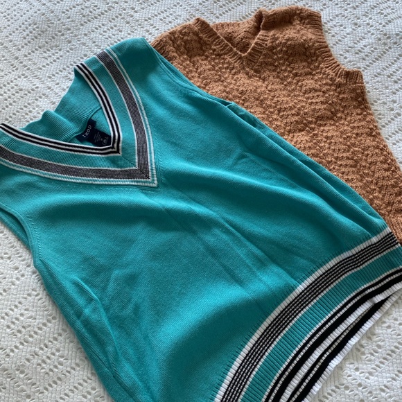 Bundle of knit sweater vests - Picture 2 of 8